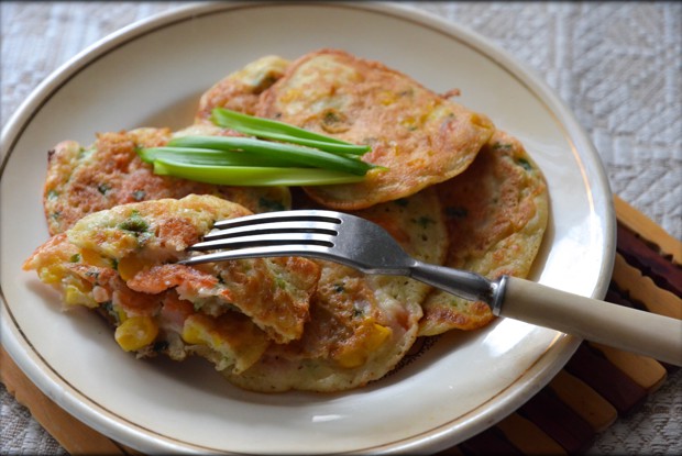 Оладьи с креветками и кукурузой