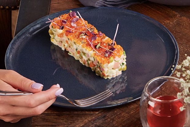 Оливье с красной икрой