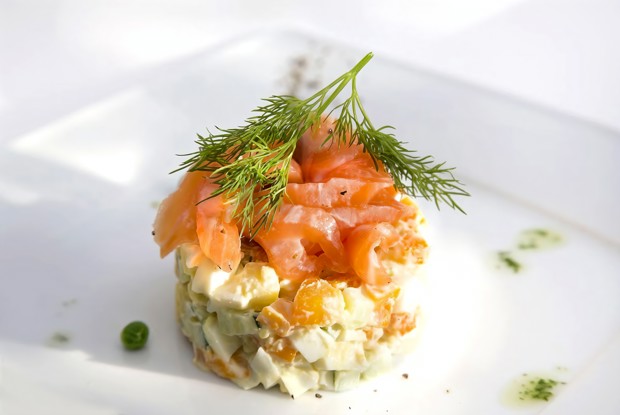 Оливье с лососем и картофелем
