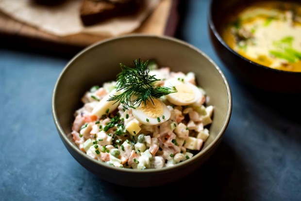 Оливье с лососем и сливками