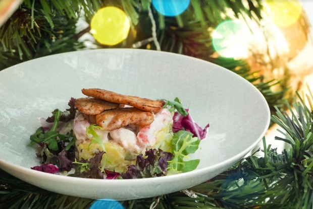 Оливье с раковыми шейками