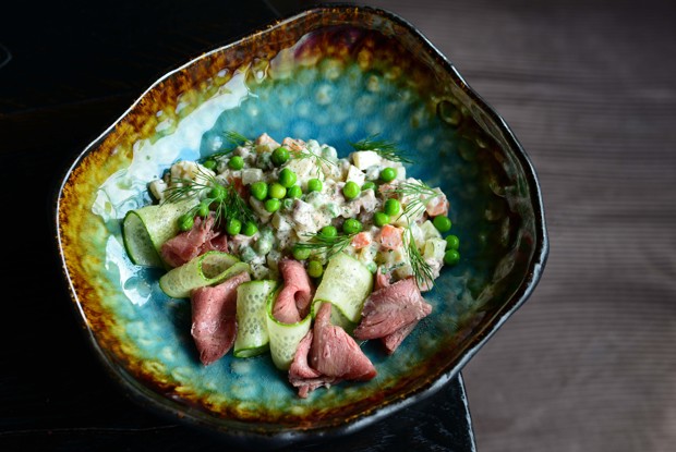 Оливье с ростбифом и свежими огурцами