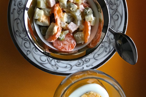 Оливье с вареной колбасой