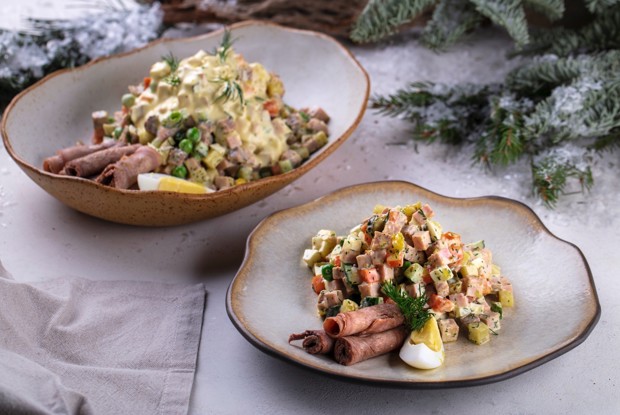 Оливье с языком и говяжьей грудинкой