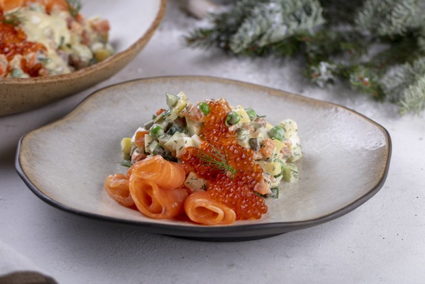 Оливье со слабосоленым лососем