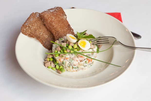 Оливье со сметаной и майонезом