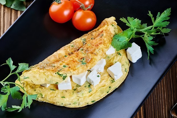 Омлет с брынзой и зеленью