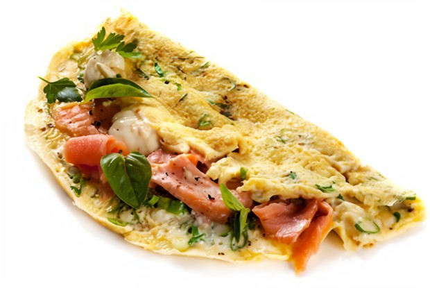 Омлет с копченой форелью и зеленым луком