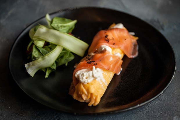 Омлет с лососем и страчателлой
