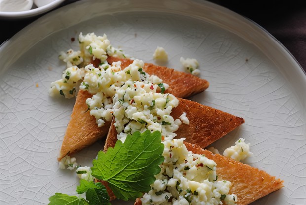 Омлет с сыром и мятой