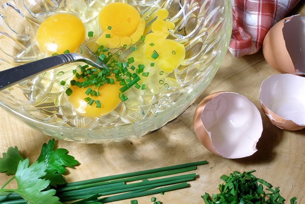 Омлет с зеленым луком и сливочным маслом