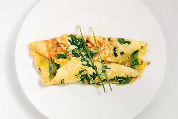 Омлет с зеленым луком и зеленым сыром