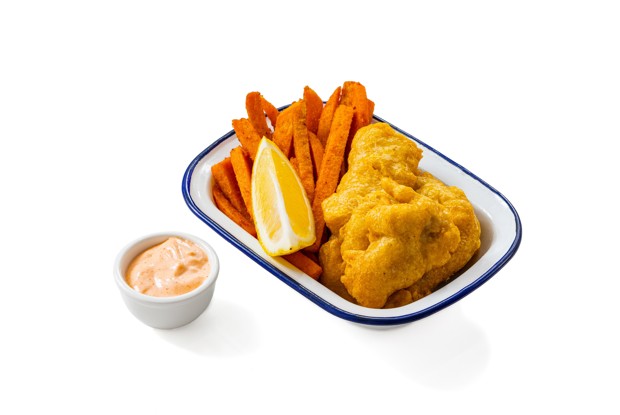 Омуль в кляре с бататом фри