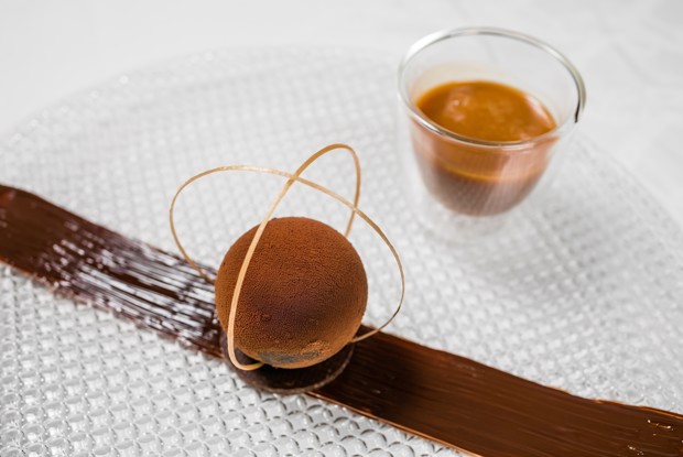 Опера с сердцевиной из соленой карамели