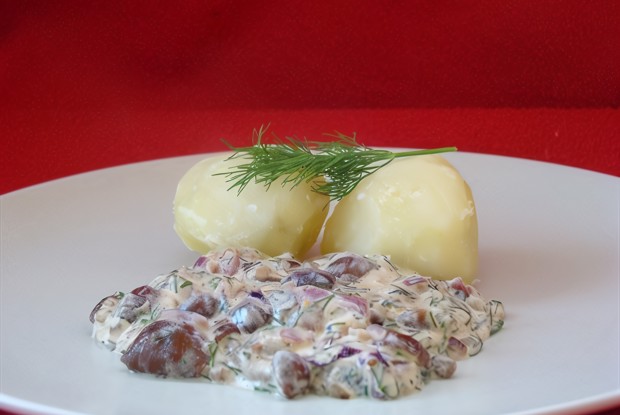 Опята в сметане с зеленью