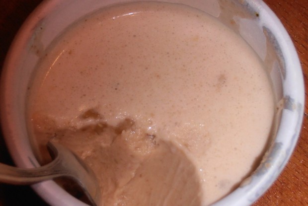 Ореховое мороженое с апельсиновыми цукатами и шоколадом