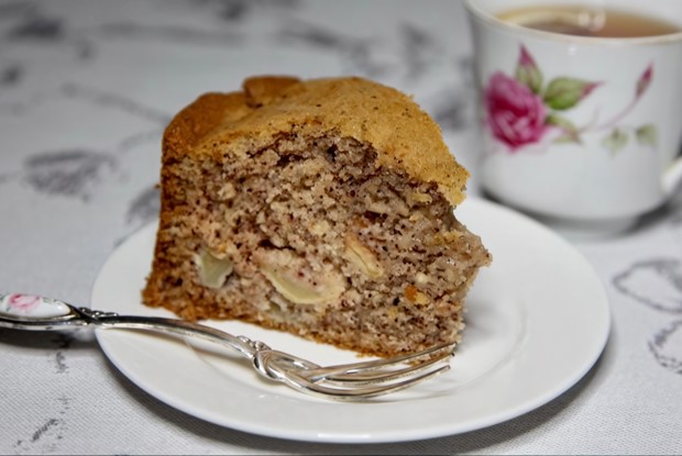 Ореховый пирог с яблоками