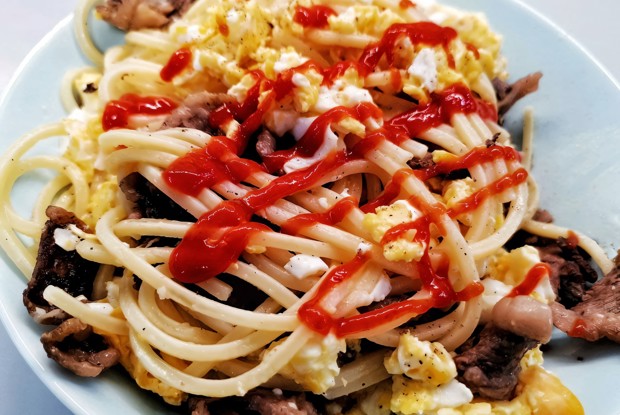 Оригинальные спагетти с беконом