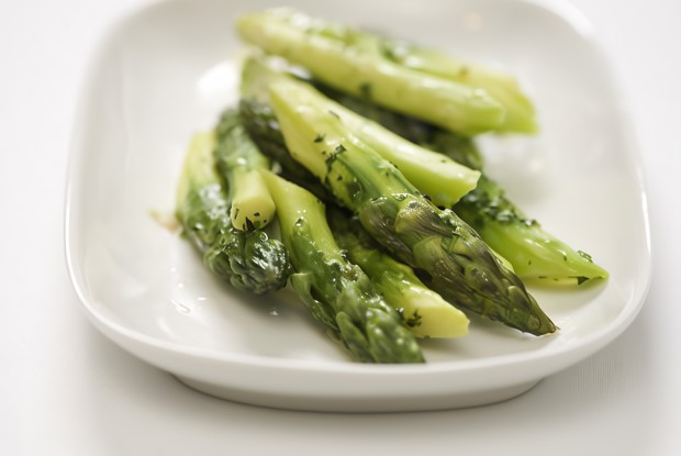 Острая спаржа с хересным уксусом