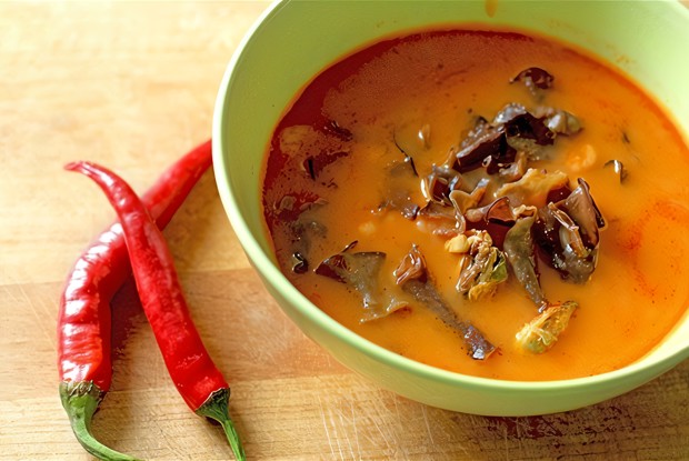 Острый суп с рисовой лапшой