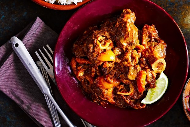 Острый тажин из курицы с абрикосами и розмарином