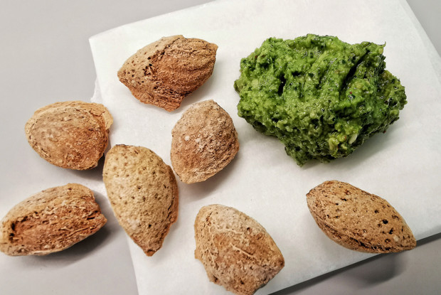 Острое песто из рукколы и шпината