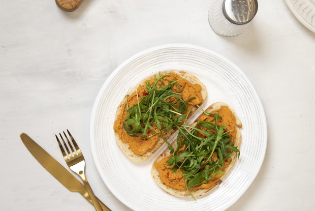 Острый хумус из консервированного нута