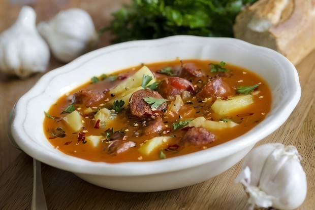 Острый испанский суп