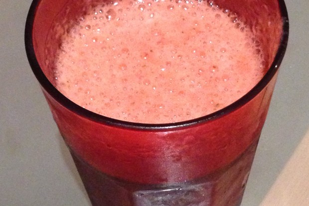 Освежающий клубничный смузи