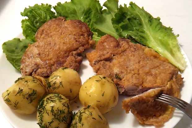 Отбивные из куриного бедра с аджикой