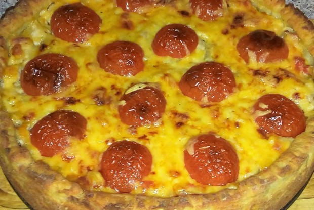 Открытый пирог из картофельного теста с курицей и болгарским перцем