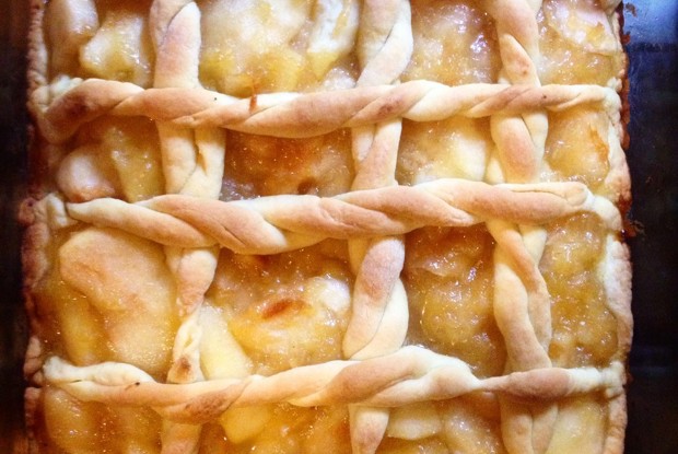Открытый яблочный пирог
