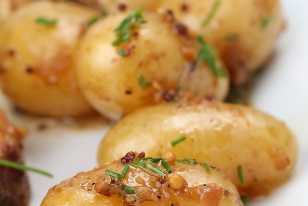 Отварной картофель с винегретом из трав и вермутом