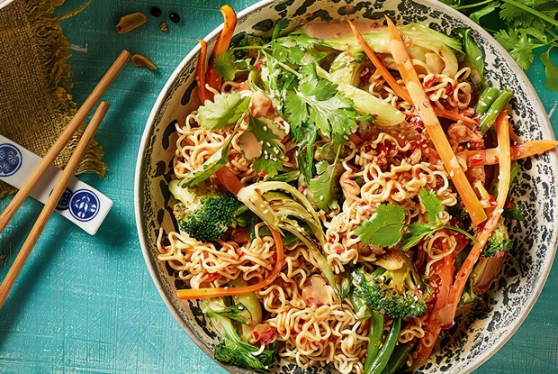 Овощи по-китайски с яичной лапшой