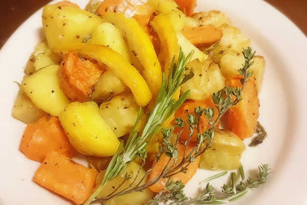 Овощи, запеченные в горшочке