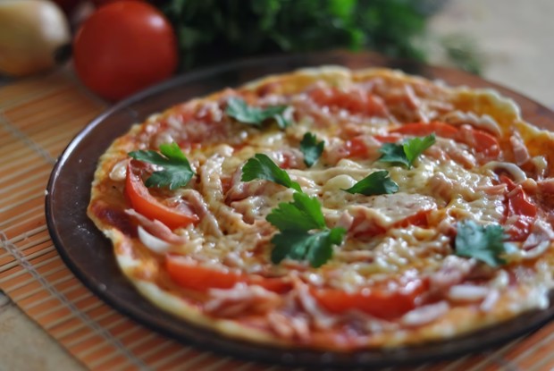 Овощная пицца в микроволновой печи