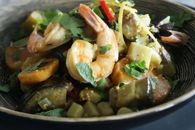 Овощное карри с креветками