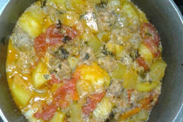 Овощное рагу с фрикадельками