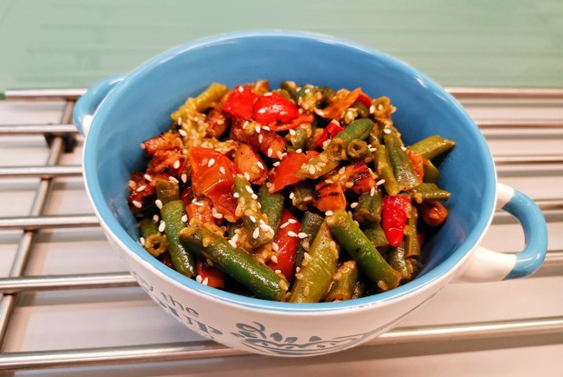 Овощное рагу с колбасой