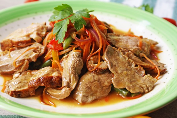 Овощное соте с утиной грудкой  в апельсиновом соусе