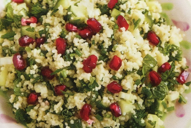 Овощной салат с фетой и кускусом