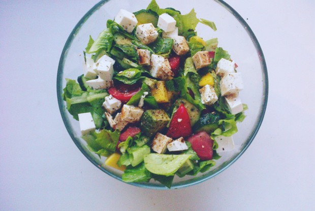 Овощной салат с манго