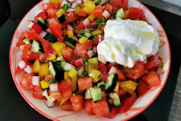 Овощной салат со сметаной