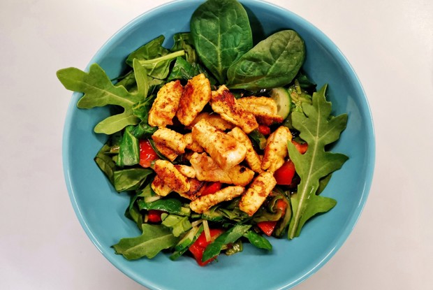 Овощной салат с индейкой карри