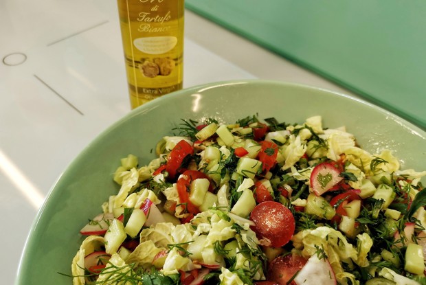 Овощной салат с трюфельным маслом