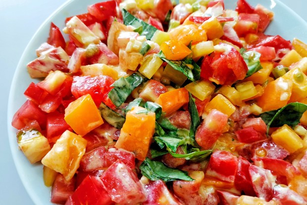 Овощной салат со сметанно-горчичной заправкой