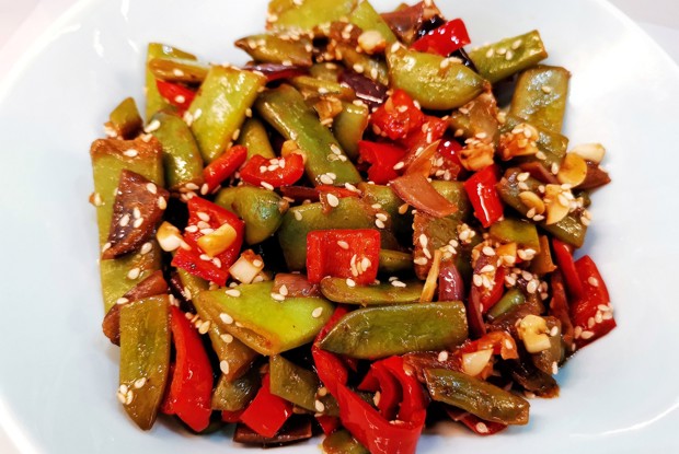 Овощное рагу с луком и чесноком