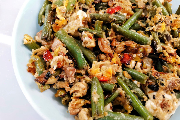 Овощное рагу с перепелиными яйцами