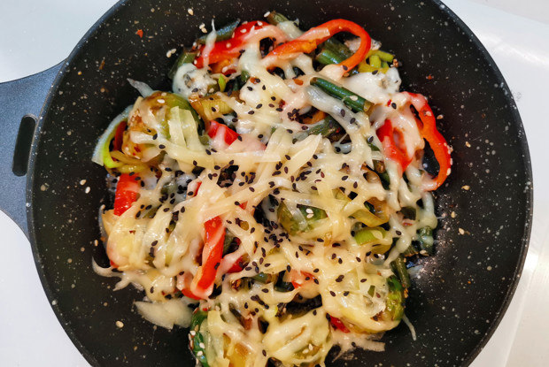 Овощное рагу с сыром дорблю и пармезаном