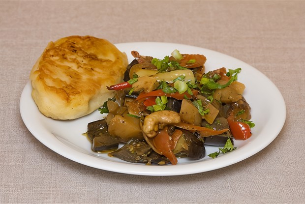 Овощное рагу с баклажанами и зеленью